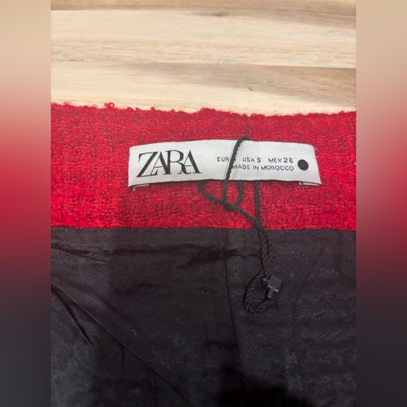 Zara Vibrant Red Textured Skirt - Picture 4 of 6